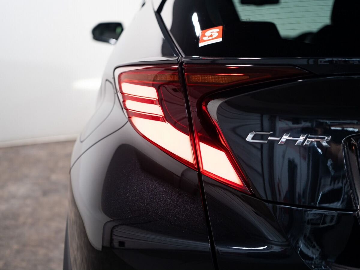 Toyota C-HR 2020 - фото автомобиля