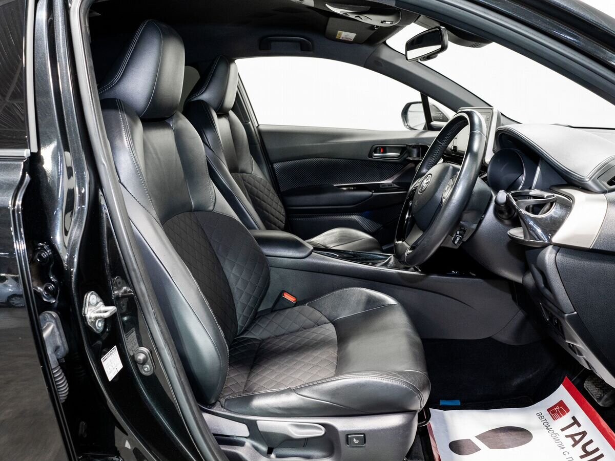 Toyota C-HR 2020 - фото автомобиля