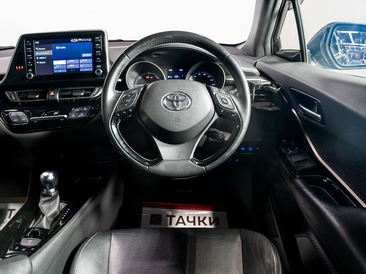 Toyota C-HR 2020 - фото автомобиля