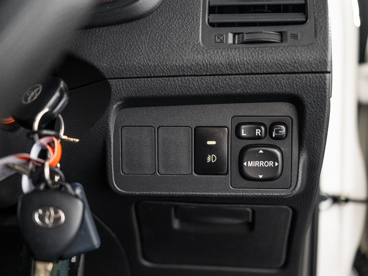 Toyota Corolla Fielder 2010 - фото автомобиля