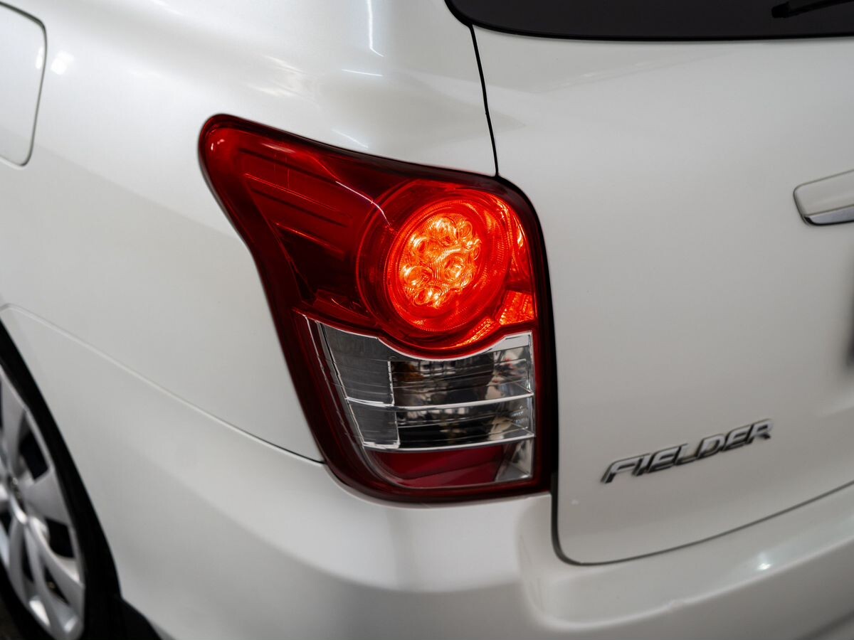 Toyota Corolla Fielder 2010 - фото автомобиля
