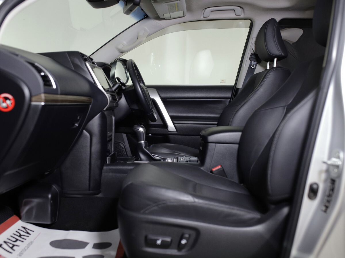 Toyota Land Cruiser Prado 2017 - фото автомобиля