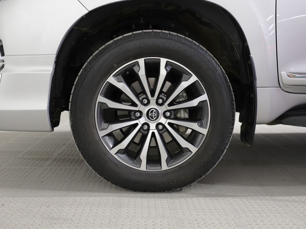 Toyota Land Cruiser Prado 2017 - фото автомобиля
