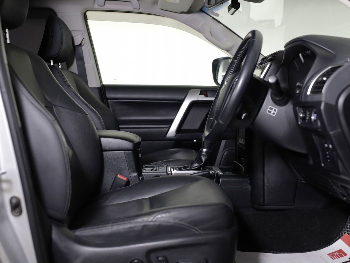 Toyota Land Cruiser Prado 2017 - фото автомобиля