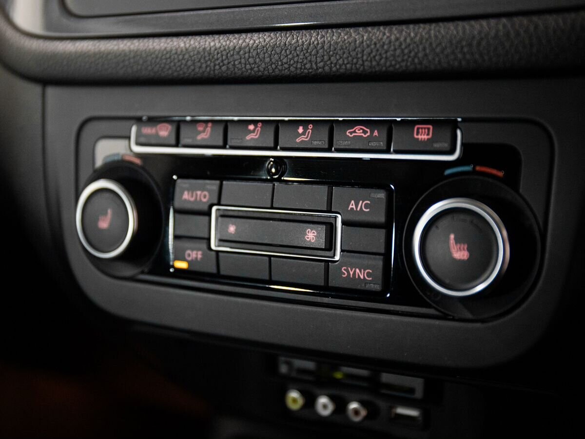 Volkswagen Tiguan 2013 - фото автомобиля