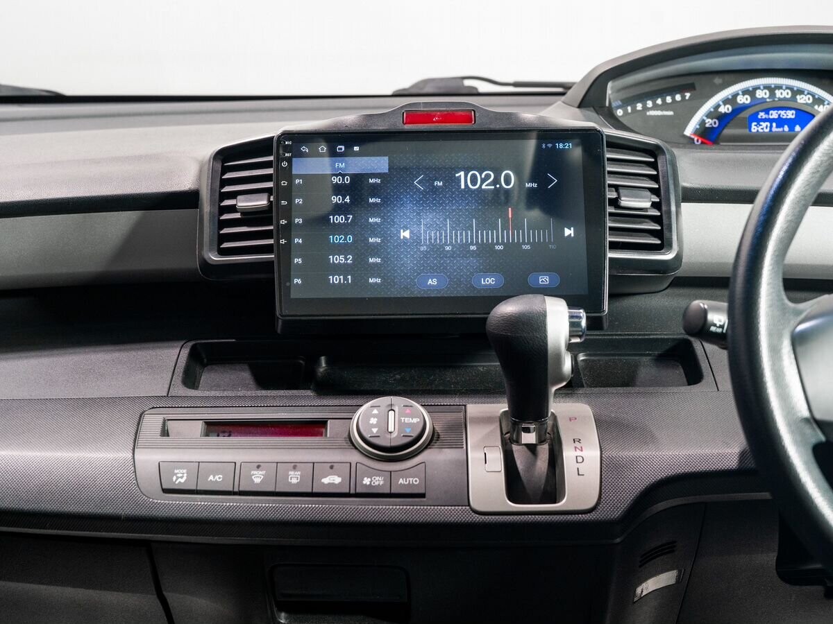 Honda Freed 2012 - фото автомобиля