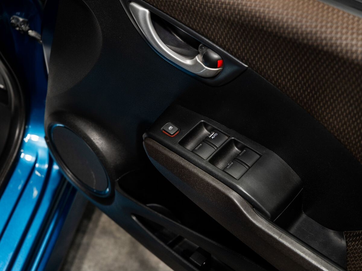 Honda Fit Shuttle 2012 - фото автомобиля