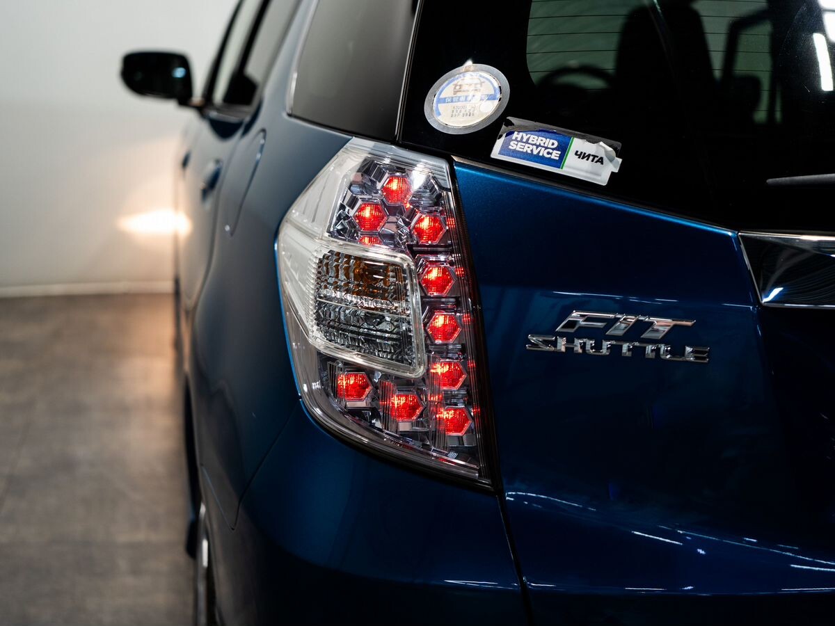 Honda Fit Shuttle 2012 - фото автомобиля