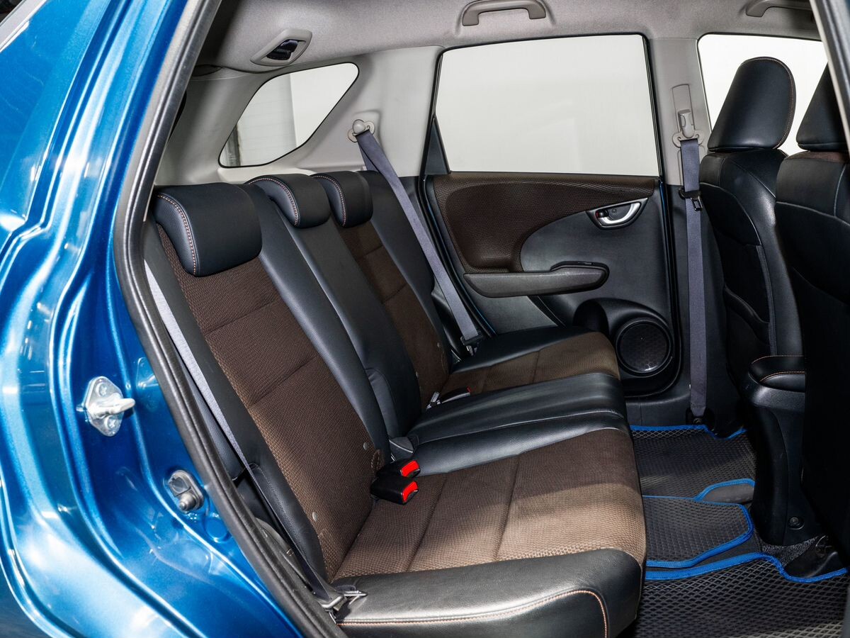 Honda Fit Shuttle 2012 - фото автомобиля
