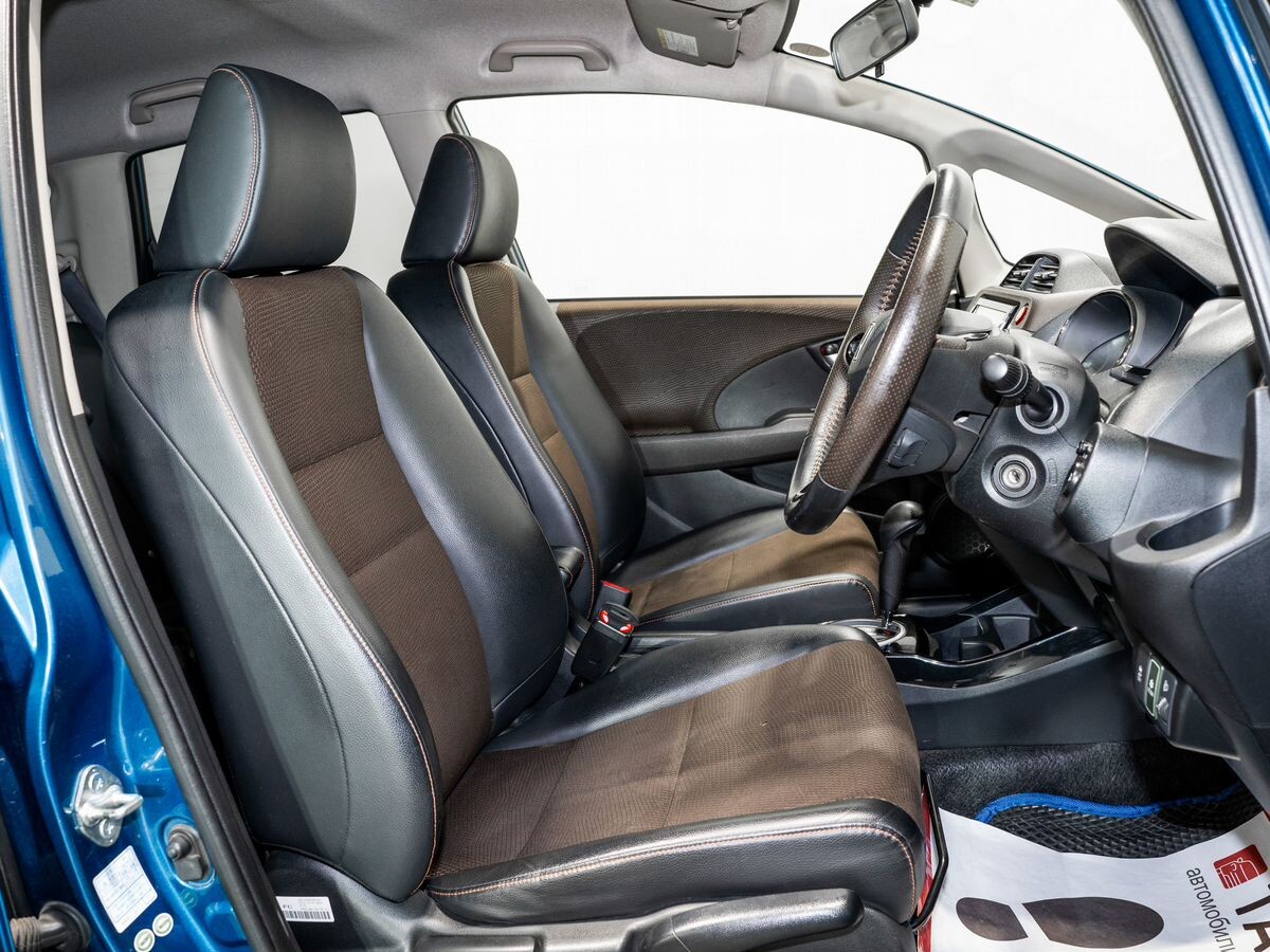 Honda Fit Shuttle 2012 - фото автомобиля