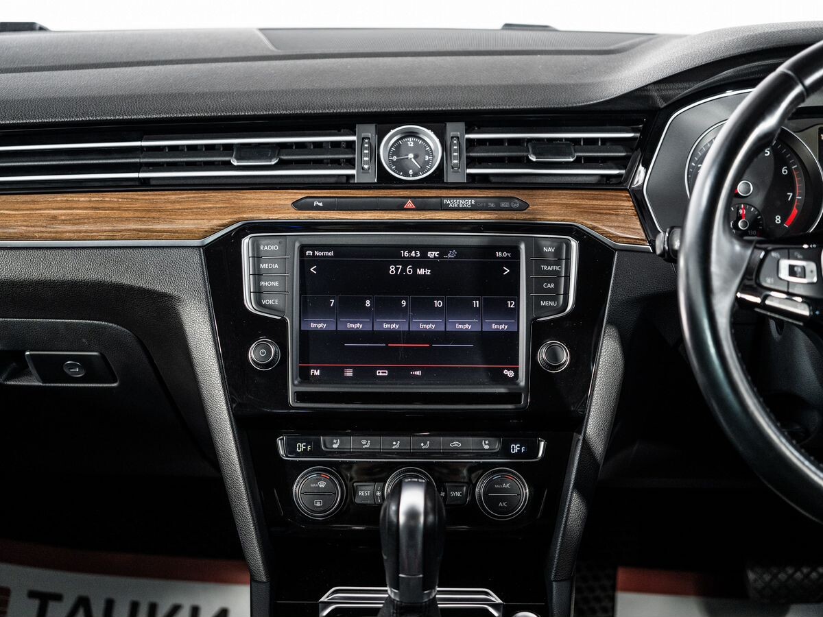 Volkswagen Passat 2015 - фото автомобиля