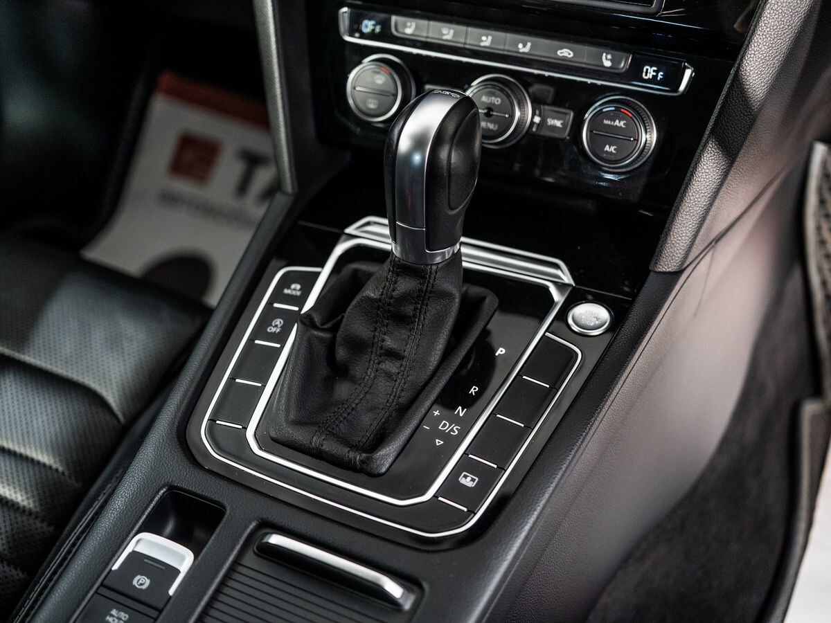 Volkswagen Passat 2015 - фото автомобиля