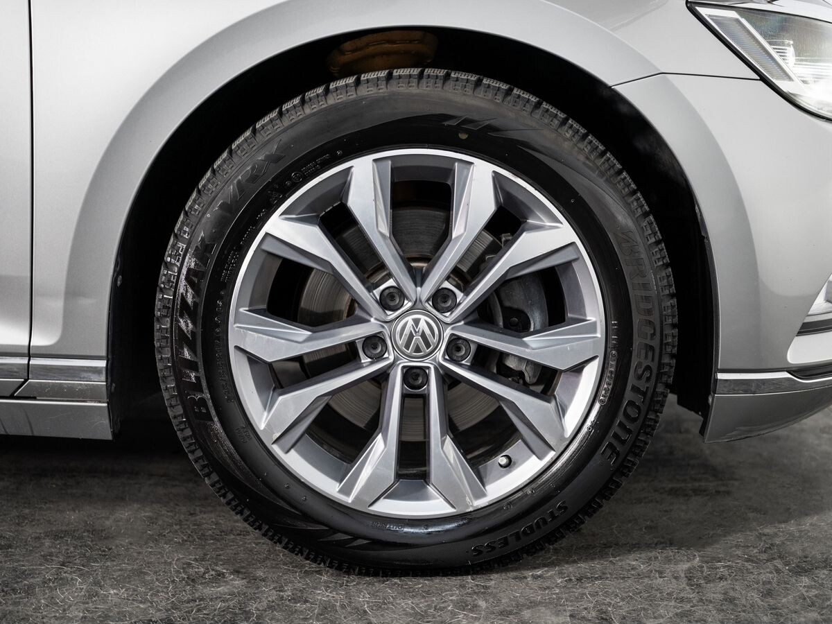 Volkswagen Passat 2015 - фото автомобиля