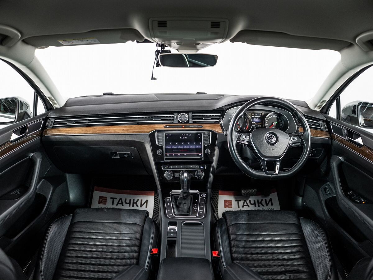 Volkswagen Passat 2015 - фото автомобиля