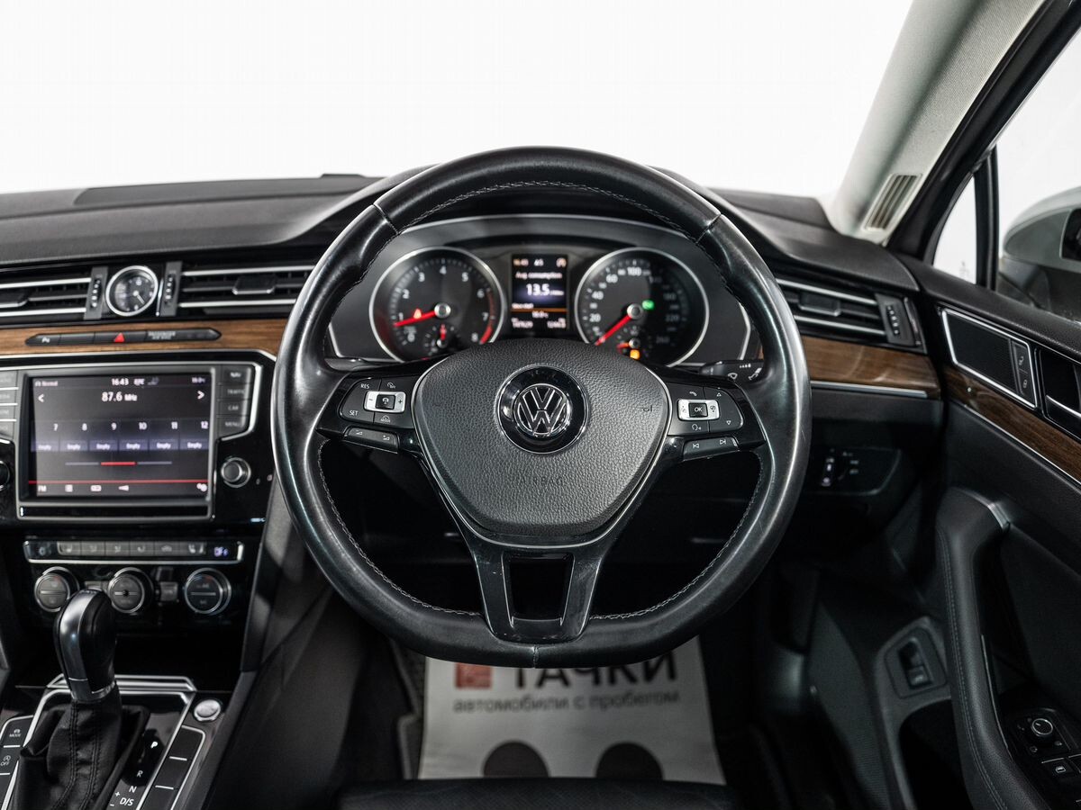 Volkswagen Passat 2015 - фото автомобиля