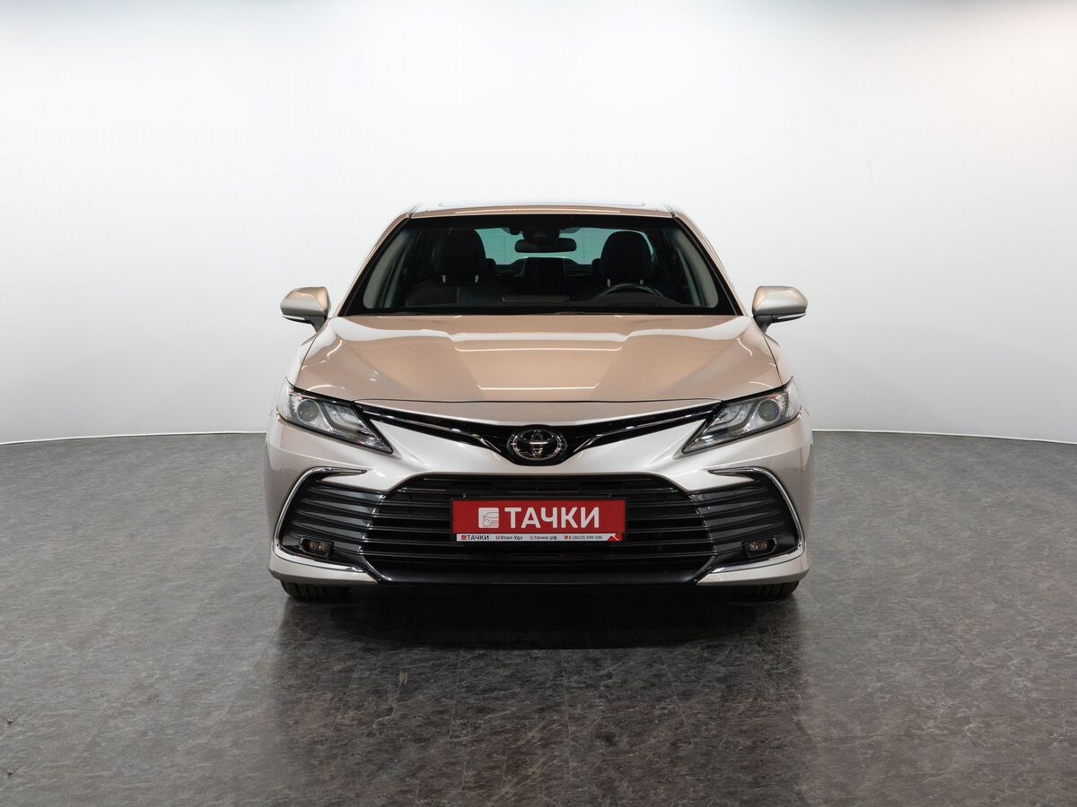 Toyota Camry 2022 - фото автомобиля