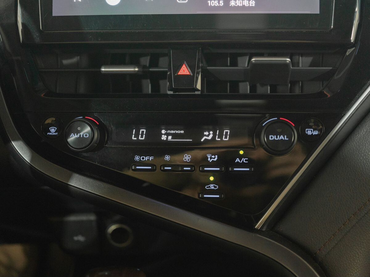 Toyota Camry 2022 - фото автомобиля