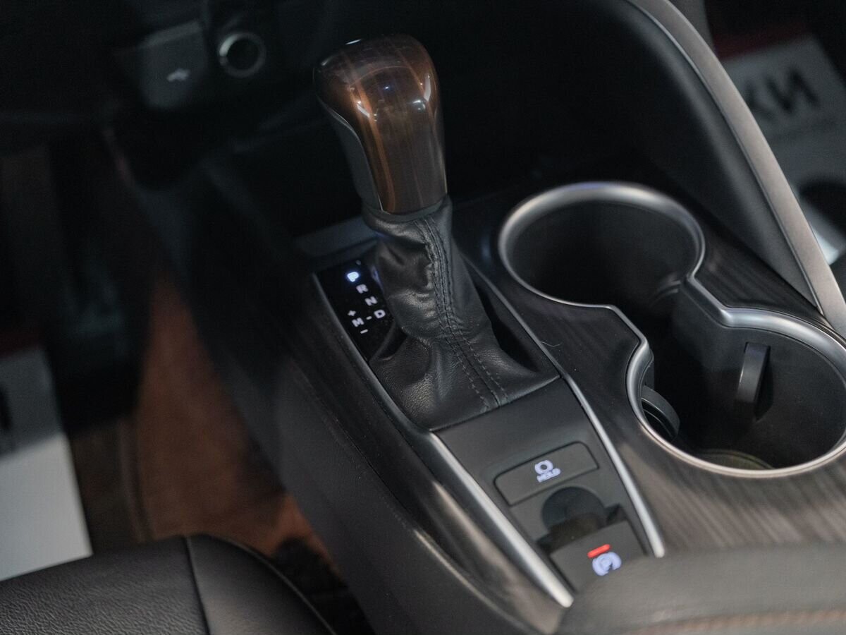 Toyota Camry 2022 - фото автомобиля