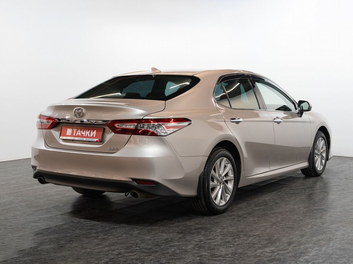 Toyota Camry 2022 - фото автомобиля