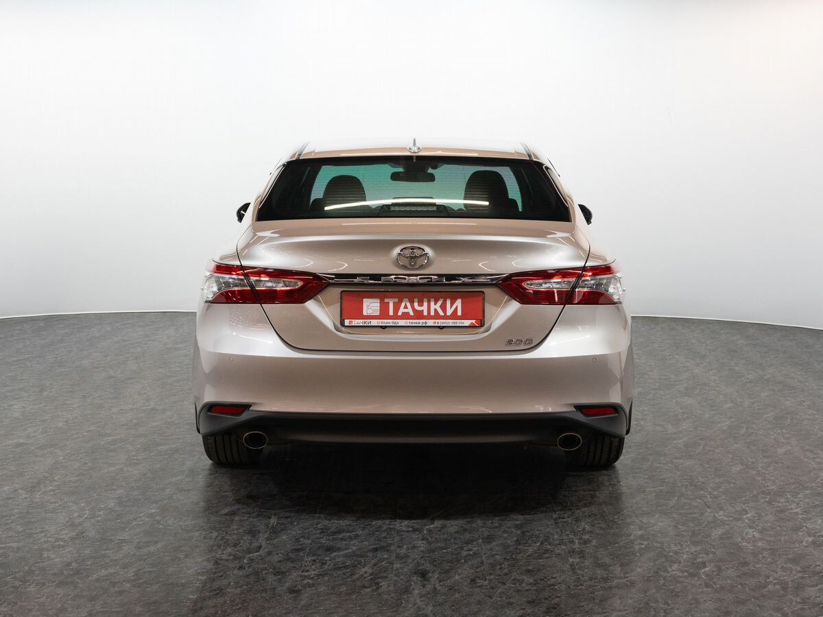 Toyota Camry 2022 - фото автомобиля