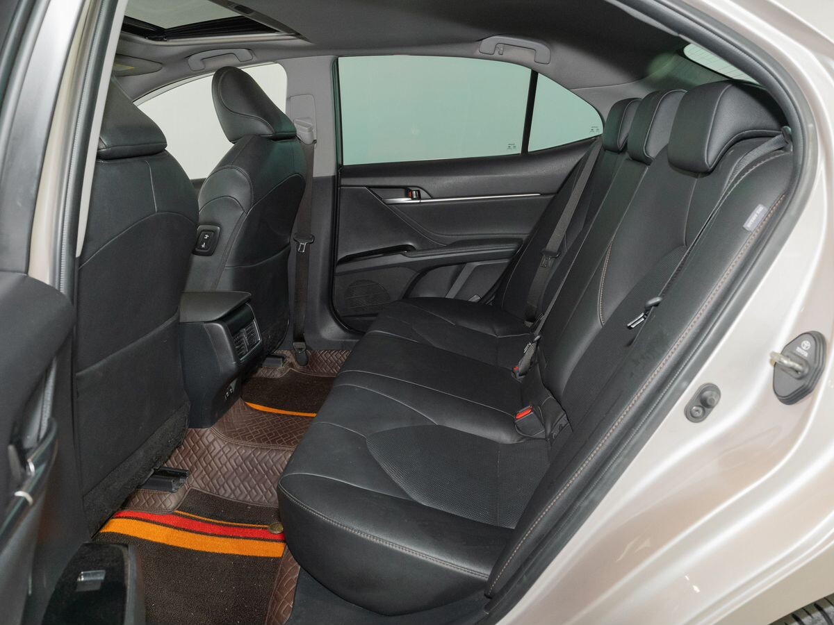 Toyota Camry 2022 - фото автомобиля