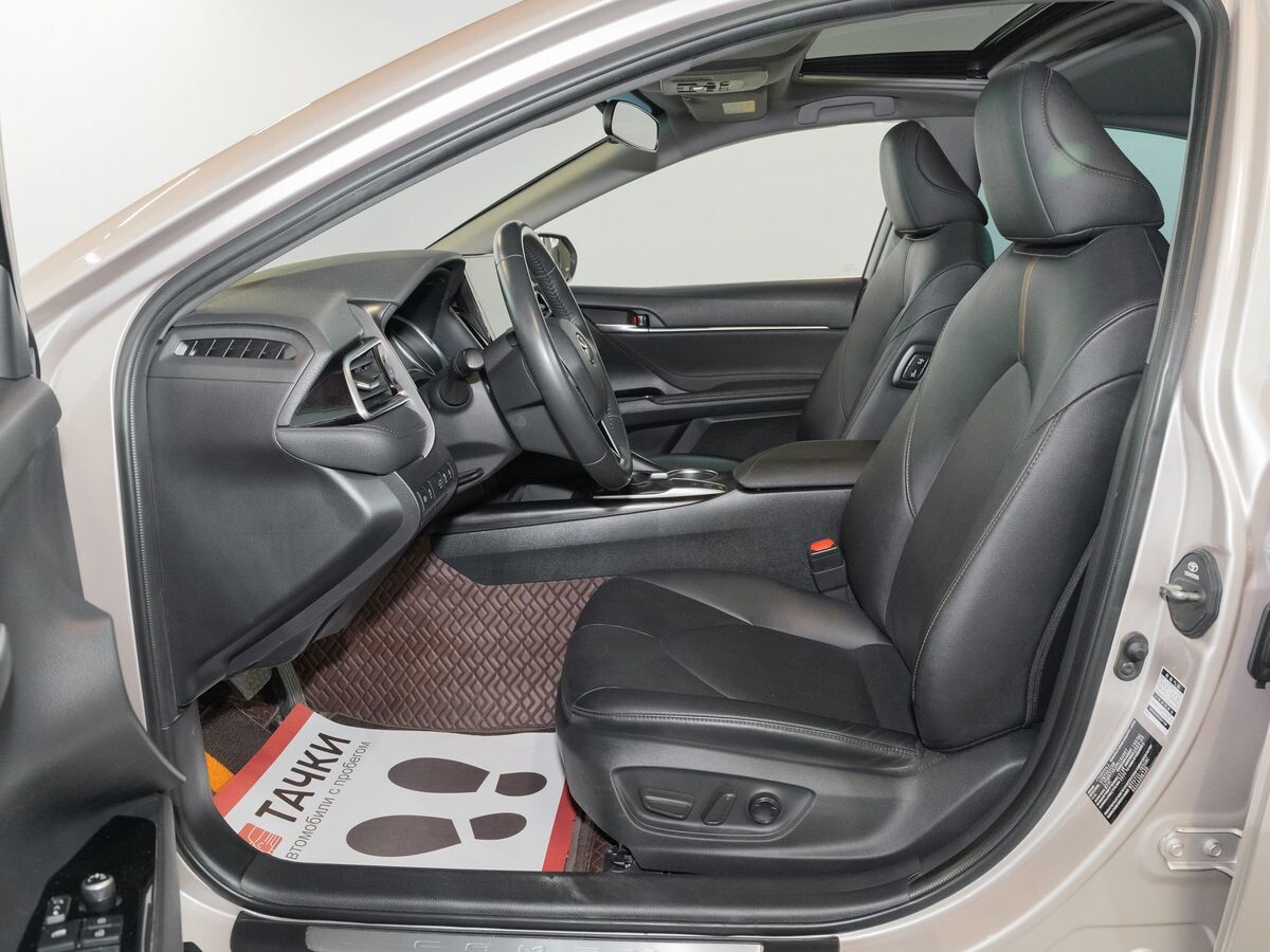 Toyota Camry 2022 - фото автомобиля