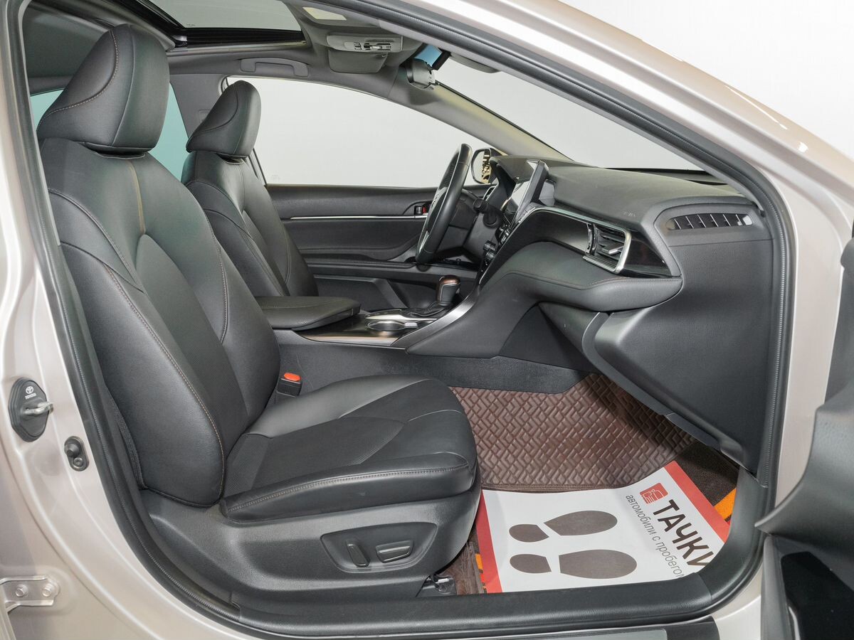 Toyota Camry 2022 - фото автомобиля