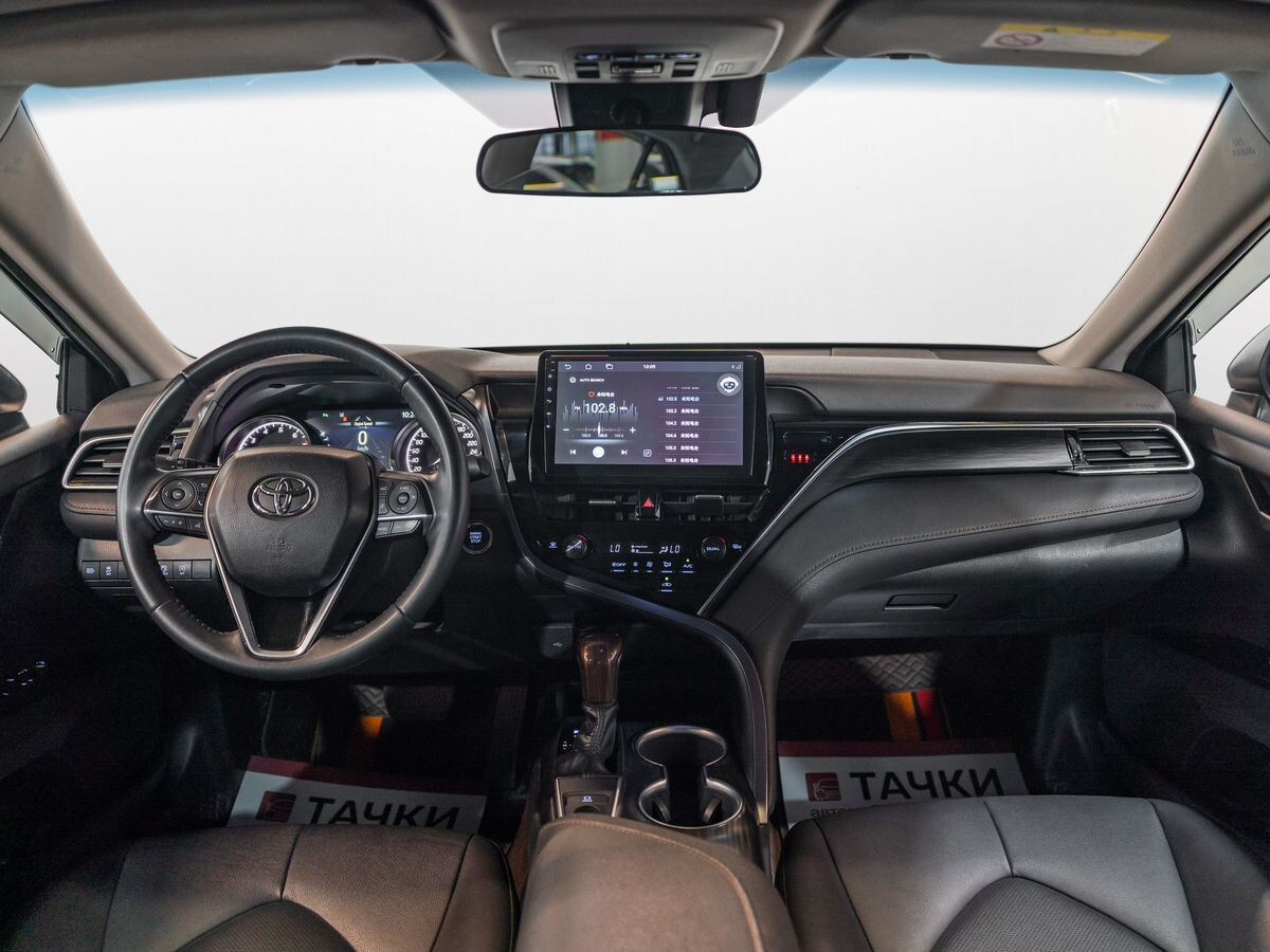 Toyota Camry 2022 - фото автомобиля