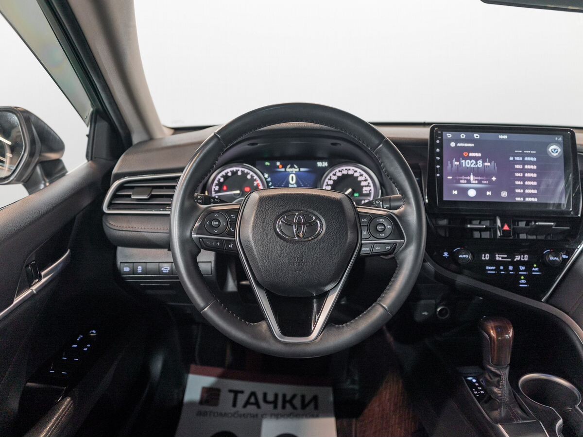 Toyota Camry 2022 - фото автомобиля