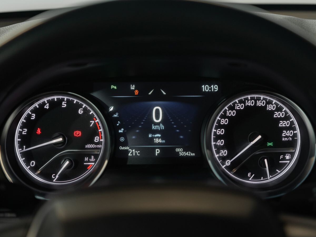Toyota Camry 2022 - фото автомобиля