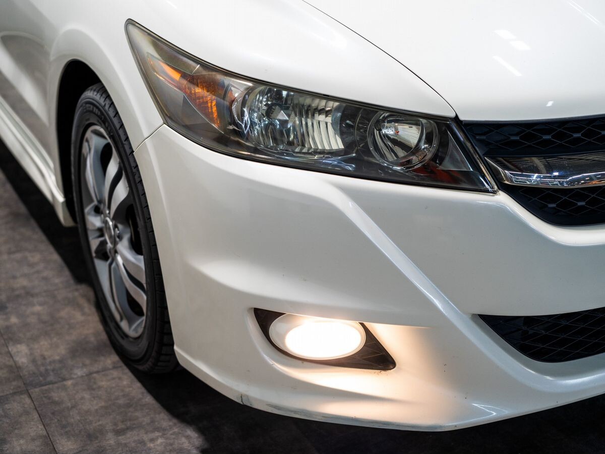 Honda Stream 2010 - фото автомобиля