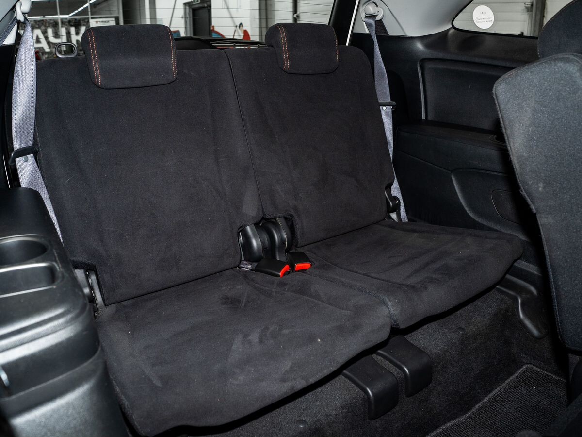 Honda Stream 2010 - фото автомобиля