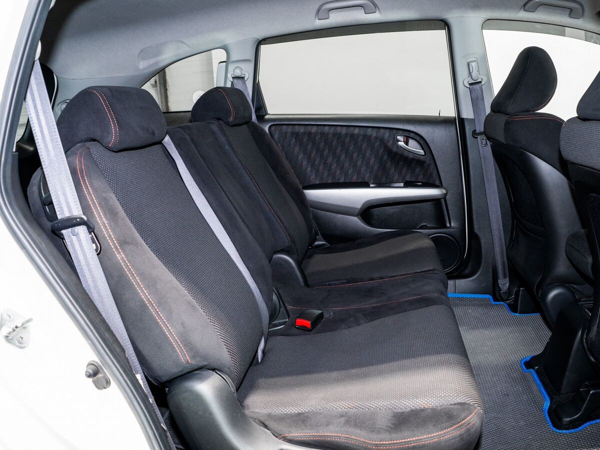 Honda Stream 2010 - фото автомобиля