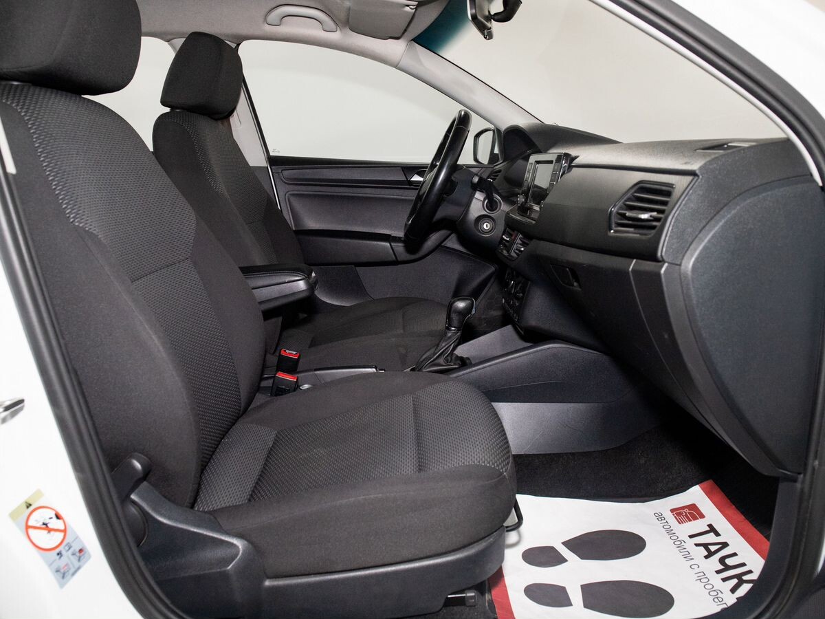 Volkswagen Polo 2021 - фото автомобиля