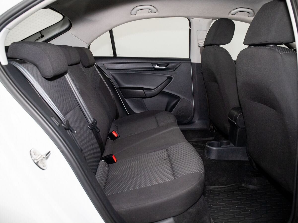 Volkswagen Polo 2021 - фото автомобиля