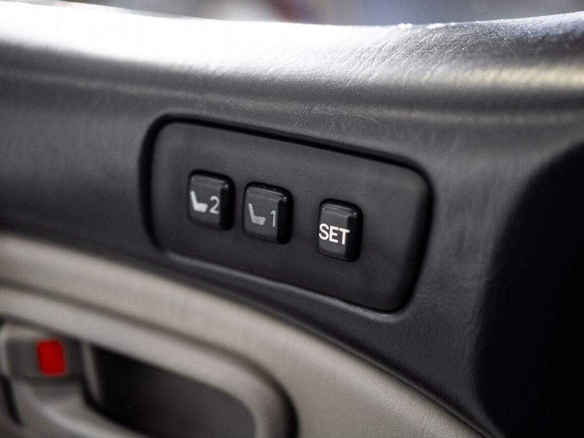 Toyota Land Cruiser 2003 - фото автомобиля