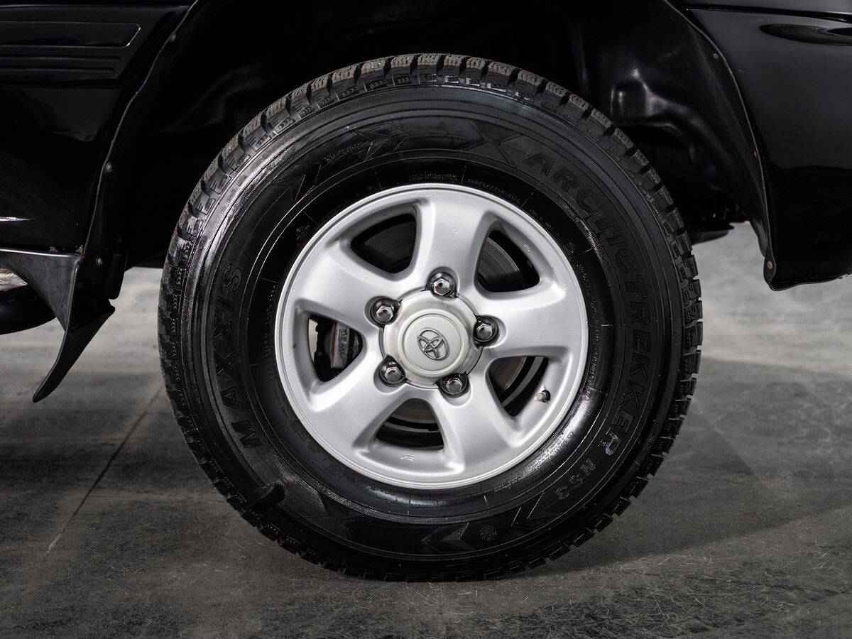 Toyota Land Cruiser 2003 - фото автомобиля