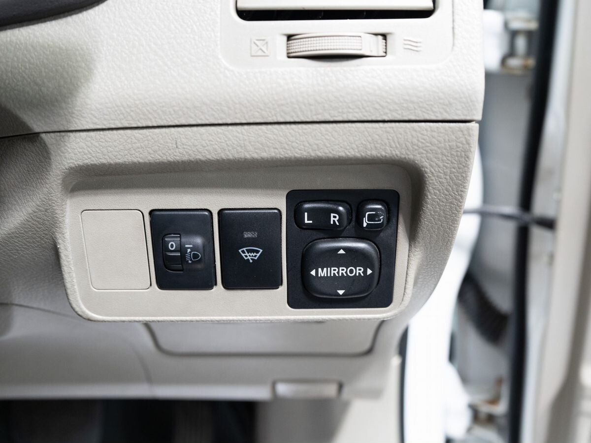 Toyota Corolla Axio 2010 - фото автомобиля