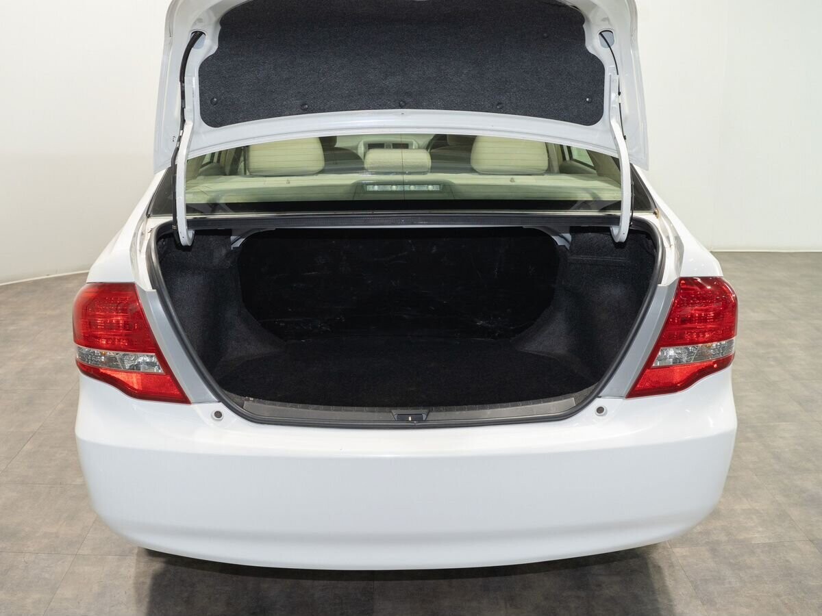 Toyota Corolla Axio 2010 - фото автомобиля