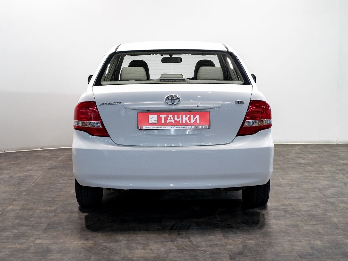 Toyota Corolla Axio 2010 - фото автомобиля