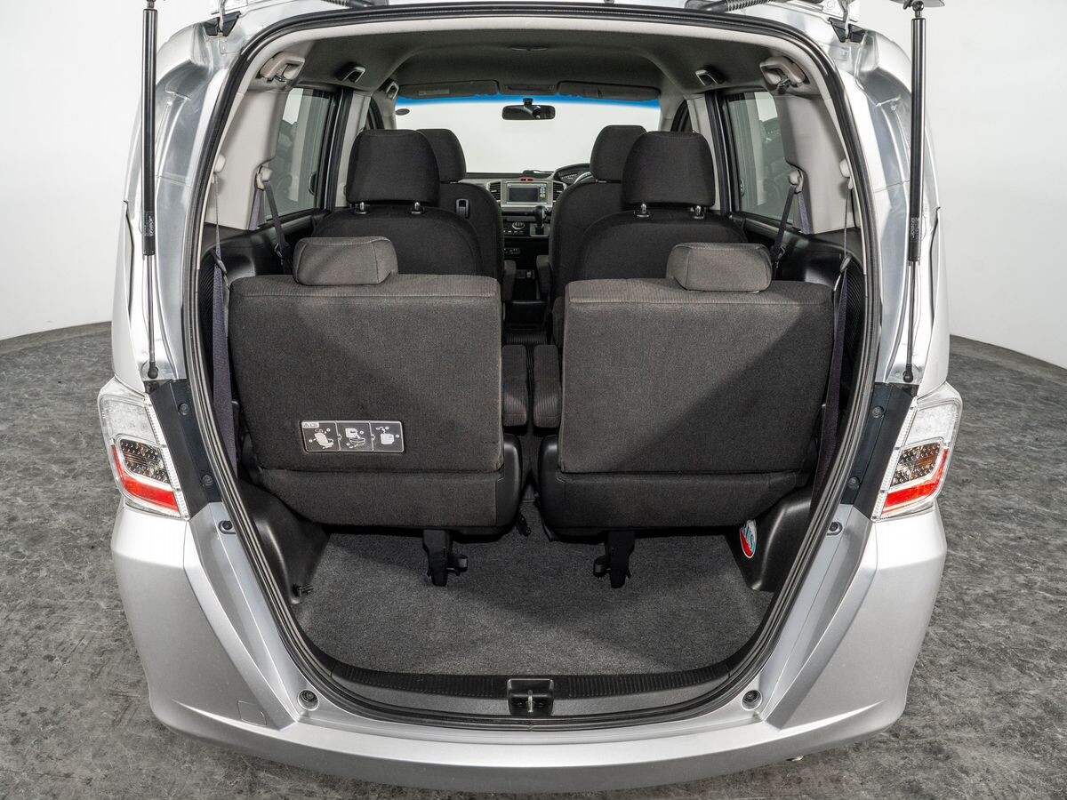 Honda Freed 2013 - фото автомобиля