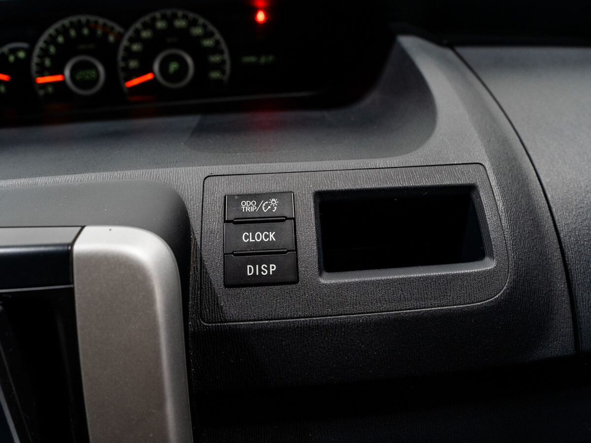 Toyota Voxy 2012 - фото автомобиля