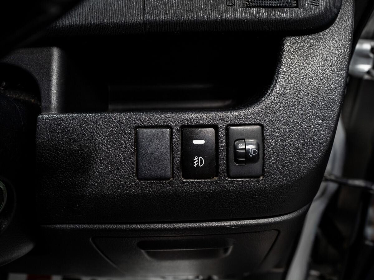 Toyota Voxy 2012 - фото автомобиля