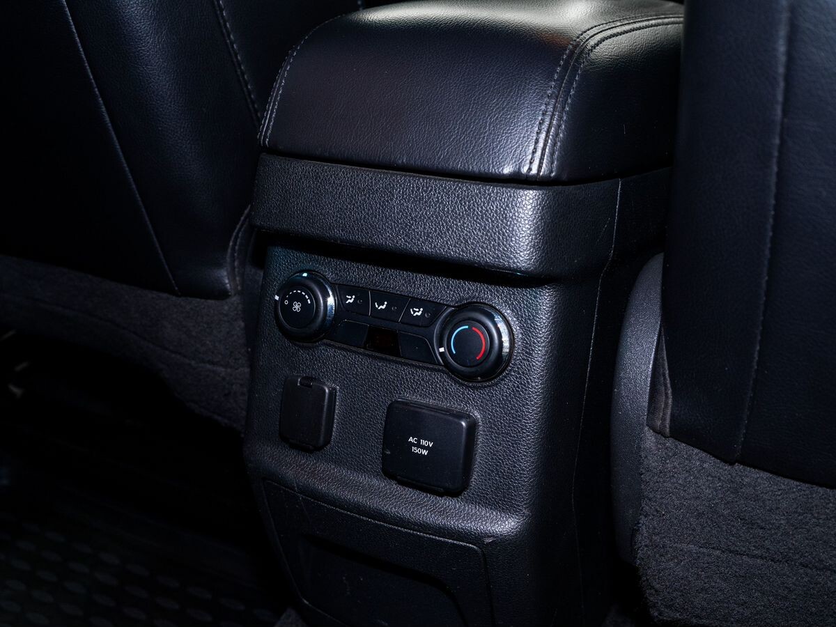 Ford Explorer 2012 - фото автомобиля
