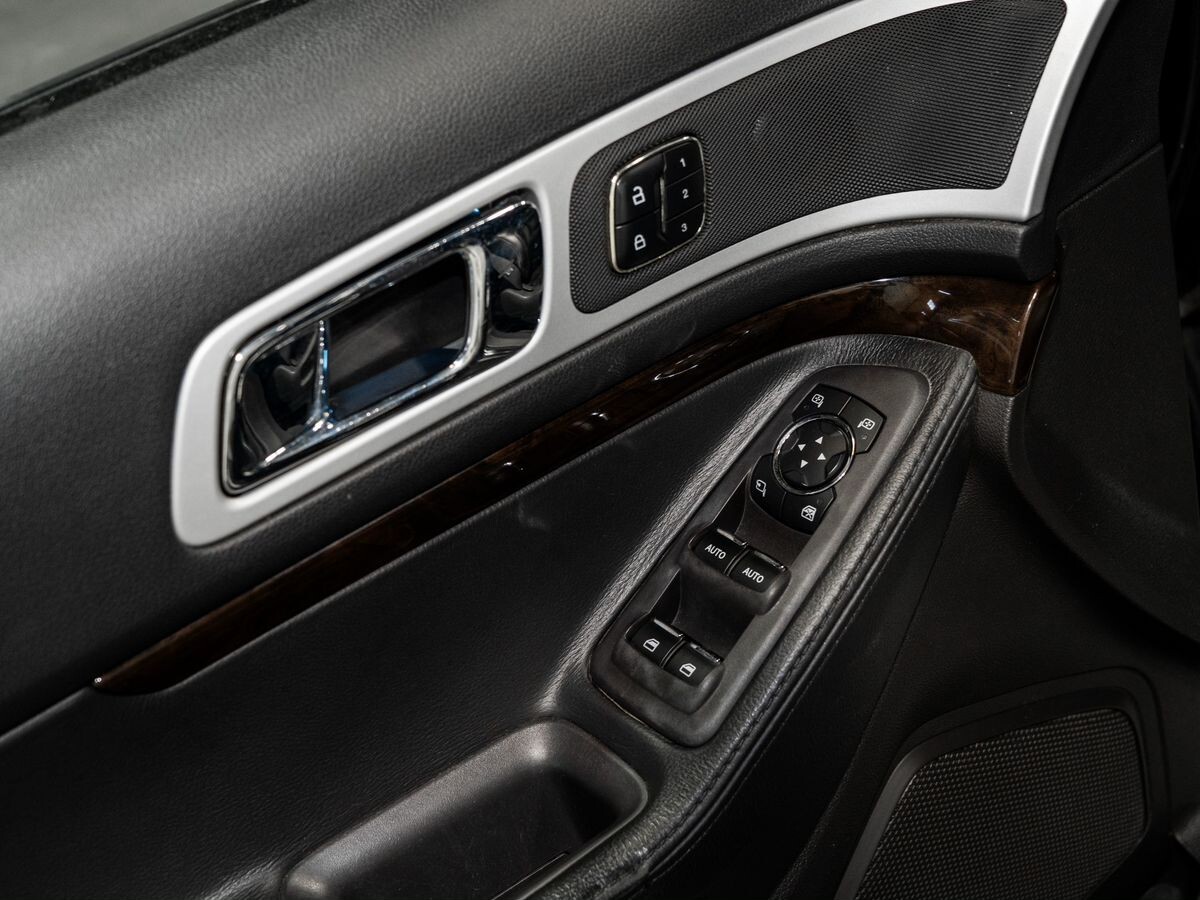 Ford Explorer 2012 - фото автомобиля