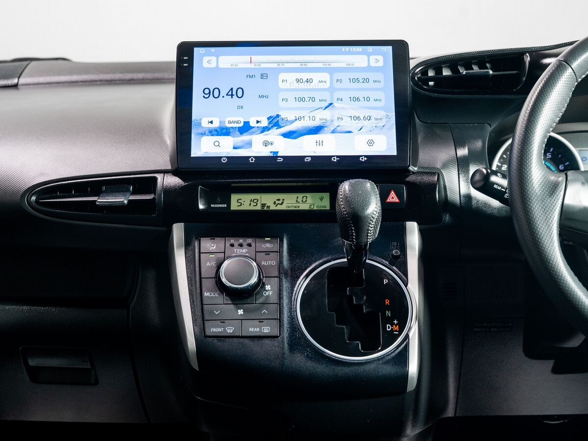 Toyota Wish 2010 - фото автомобиля