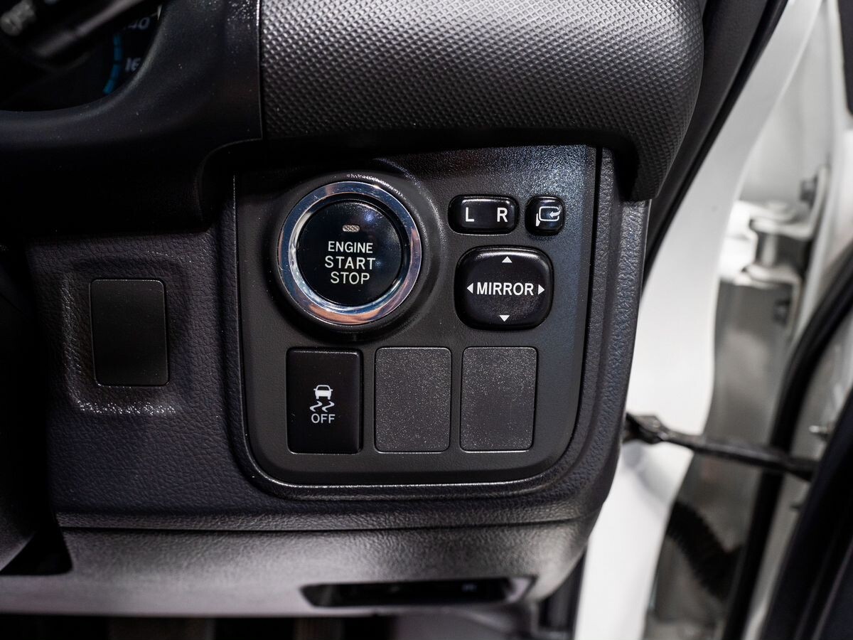 Toyota Wish 2010 - фото автомобиля