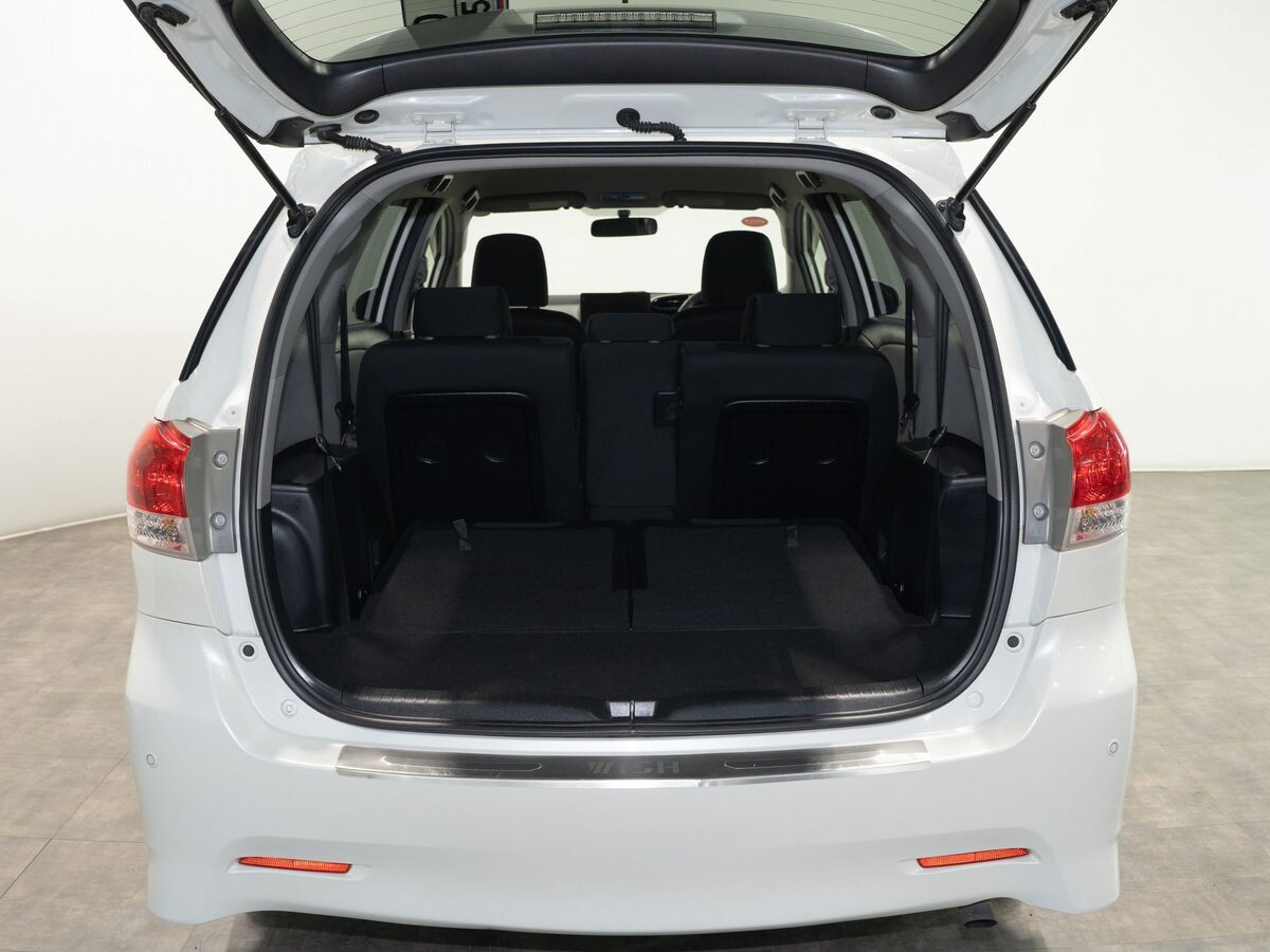 Toyota Wish 2010 - фото автомобиля