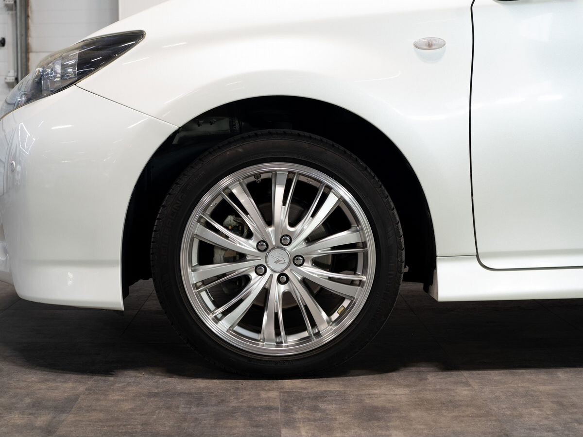 Toyota Wish 2010 - фото автомобиля