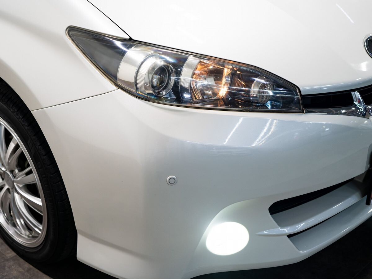 Toyota Wish 2010 - фото автомобиля